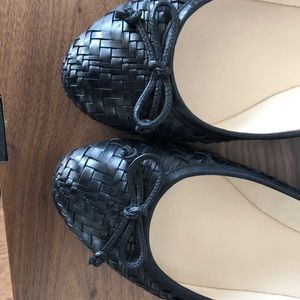 NWOT never worn! Genevieve basket weave flats